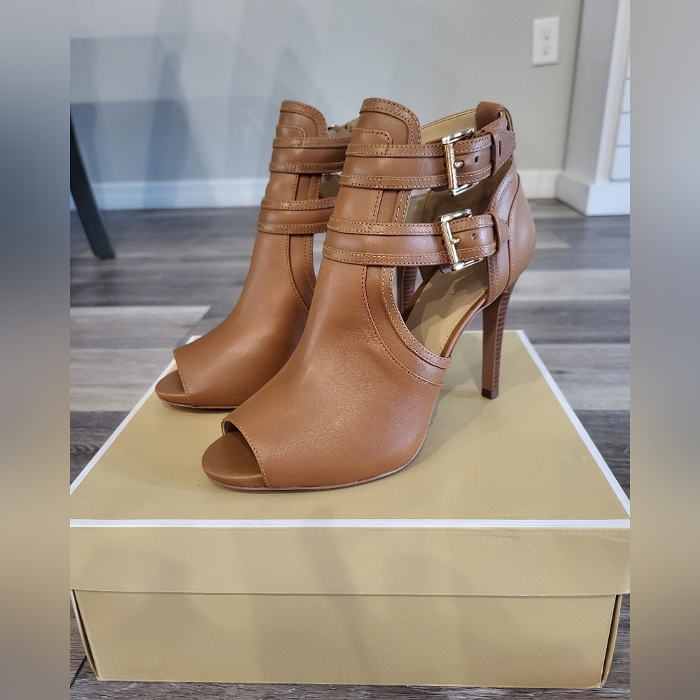 Michael Kors "Blaze Open Tow Bootie" size 7